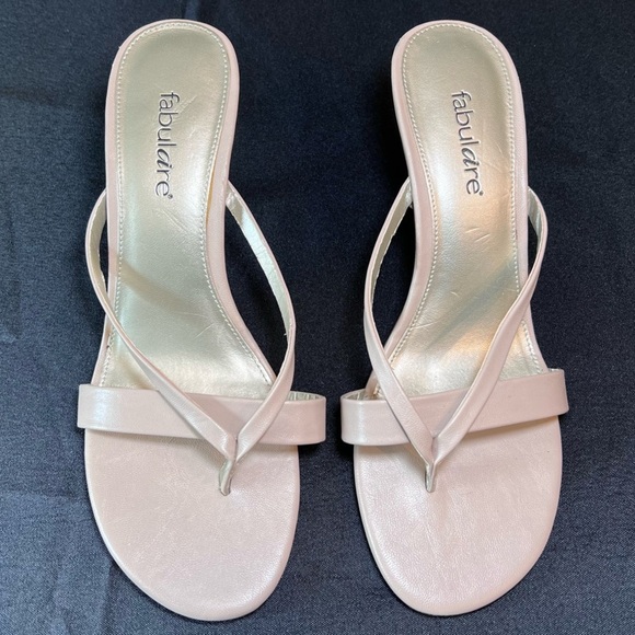 Simple Classy Neutral Fabulaire Heels - Picture 1 of 7